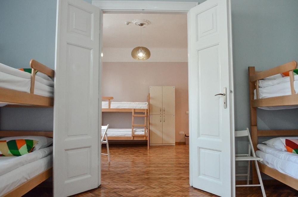 Roommates Hostel Belgrad Exteriör bild